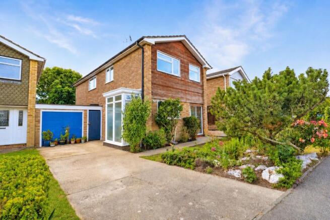 4 bed property, in Juniper Road, £475,000