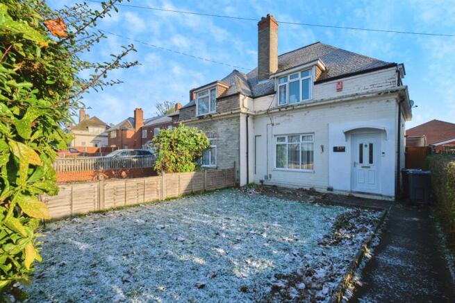 3 bed property, in The Ridgeway, £210,000