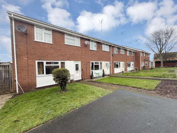 3 bed property, in Kings Court, £210,000