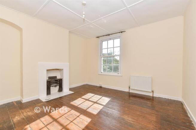 2 bed property, in Grosvenor Road, £260,000