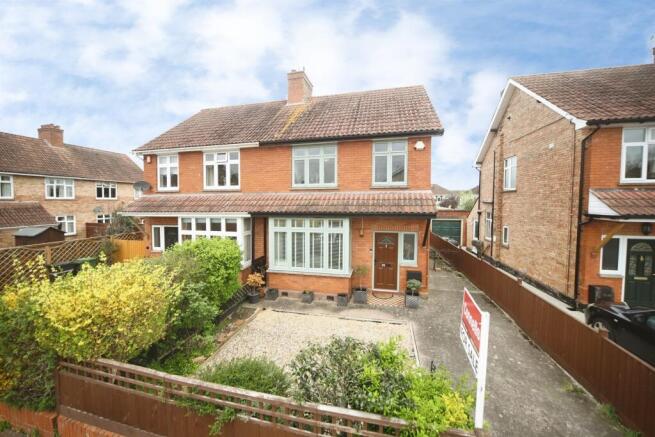 3 bed property, in Northleigh Road, £280,000