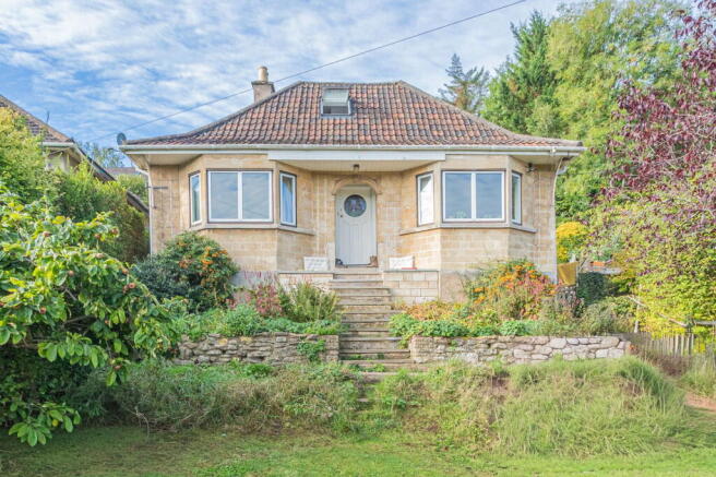 3 bed property, in Devizes Road, £450,000