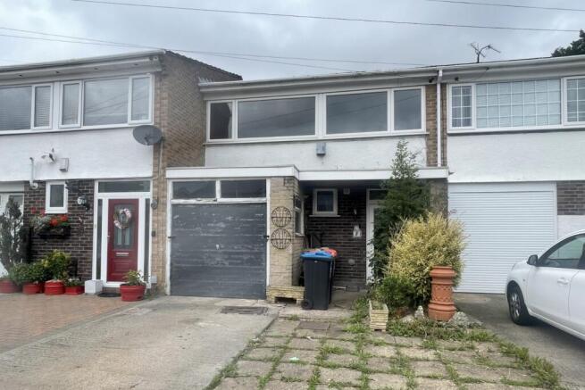3 bed property, in Links Avenue, £175,000