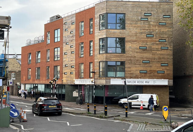 2 bed property, in Old Timber Court, £1,000,000
