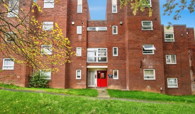 2 bed property, in Beaconsfield, £75,000
