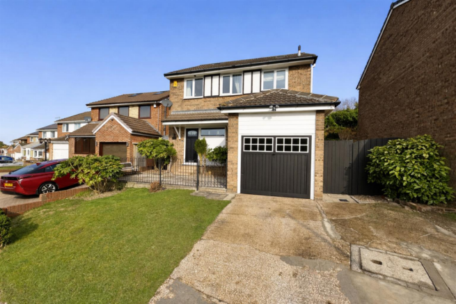 4 bed property, in Bloomfield Road, £375,000