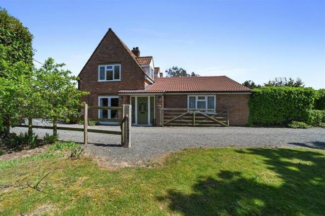 4 bed property, in Harwich Road, £650,000