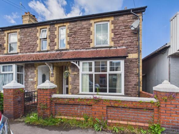 3 bed property, in Merthyr Road, £260,000