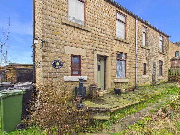 3 bed property, in Mottram Moor Hollingworth, £250,000