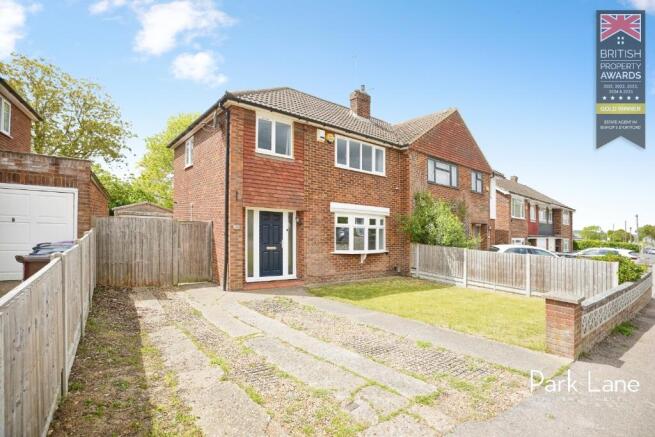 3 bed property, in Heath Row, £545,000