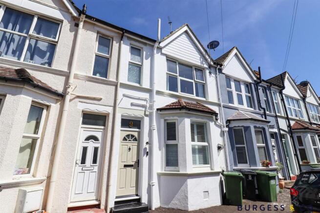 2 bed property, in Leopold Road, £245,000