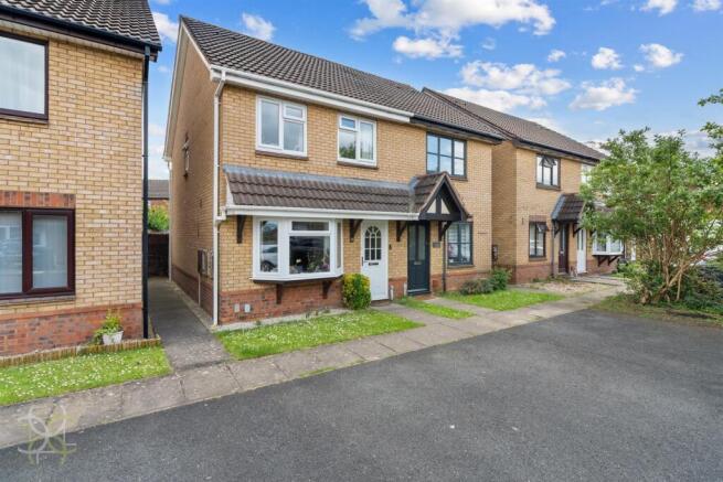 3 bed property, in St. Catherines Road, £265,000
