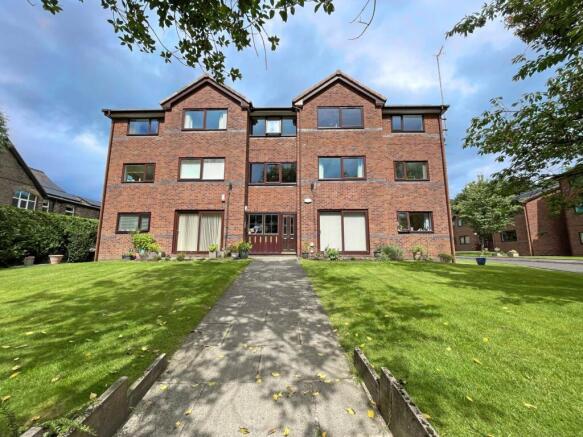 2 bed property, in Glengarth, £230,000