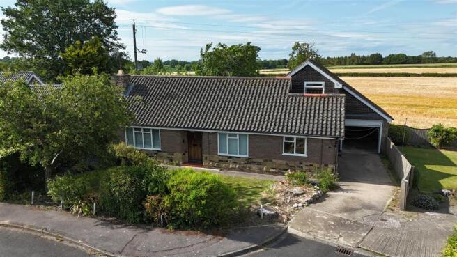 4 bed property, in Church Rise, £425,000