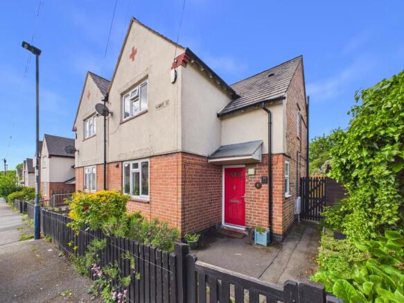 3 bed property, in Hawke Street, £180,000