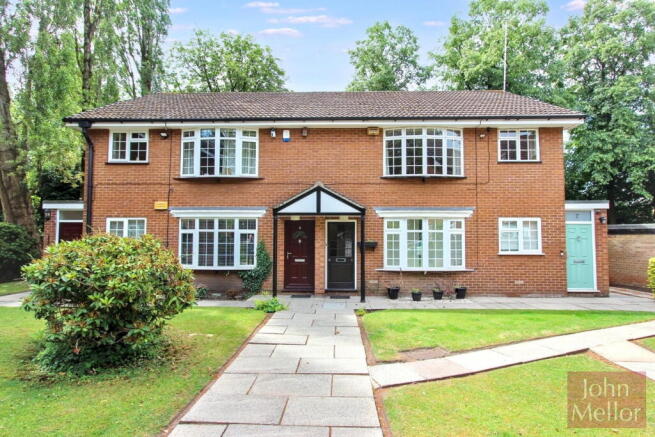 2 bed property, in The Hollies, £220,000