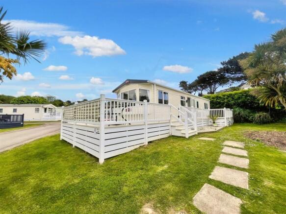 2 bed property, in Holiday Lodge, £68,000