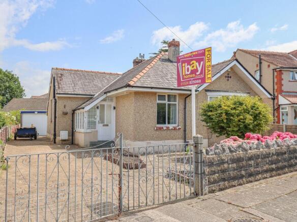 2 bed property, in Queens Drive, £259,950