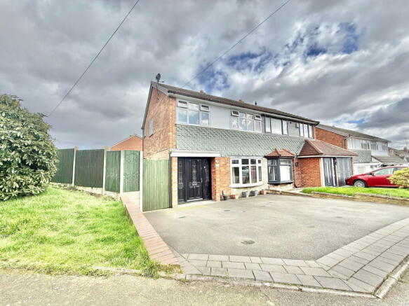 3 bed property, in Silverthorne Avenue, £244,950