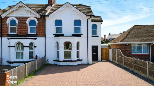 4 bed property, in Holland Road, £325,000