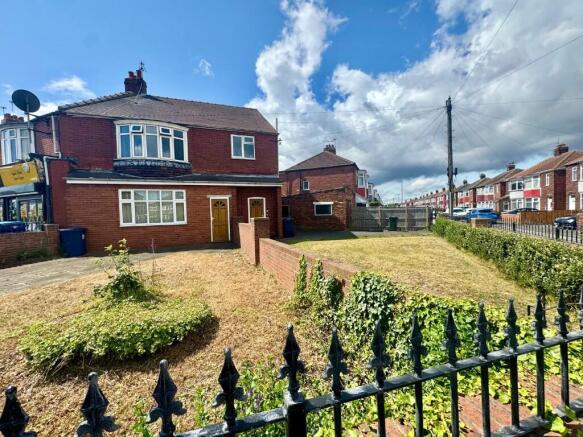 2 bed property, in Grinkle Road, £89,950