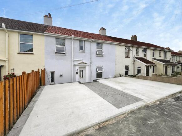 3 bed property, in Lime Tree Walk, £290,000