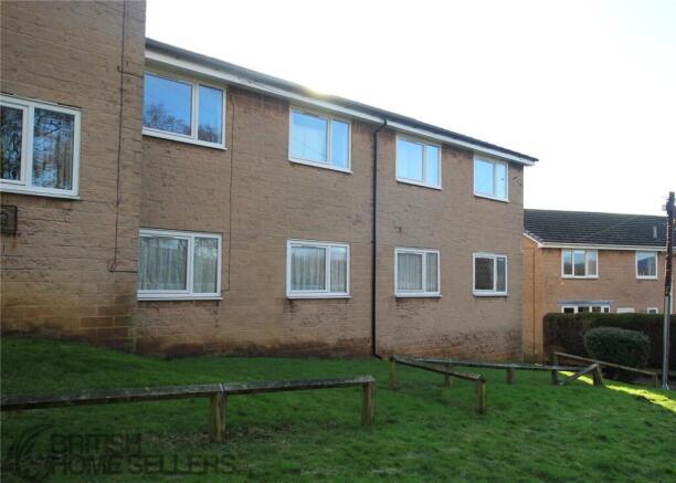 1 bed property, in Black Rocks Avenue, £80,000