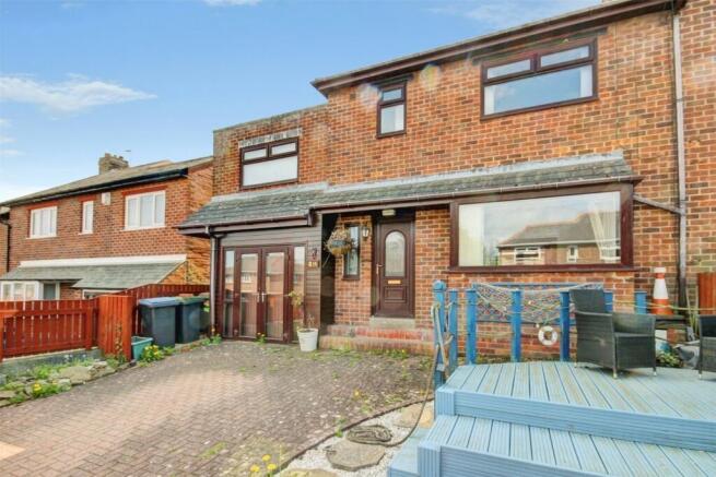3 bed property, in Wesley Gardens, £150,000