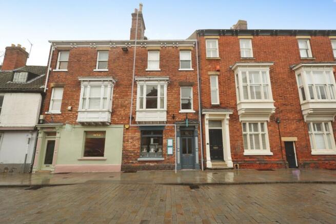2 bed property, in Bailgate, £245,000