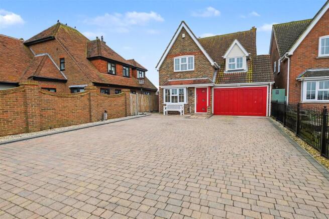 4 bed property, in Thames Road, £625,000