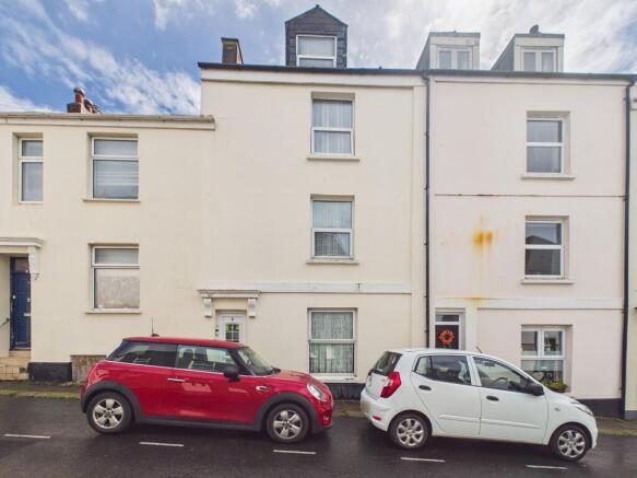 4 bed property, in Wellington Street, £200,000