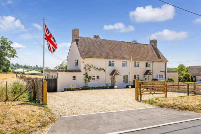 3 bed property, in Netton, £575,000