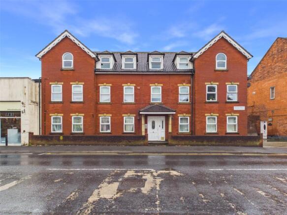 2 bed property, in Church Street, £70,000