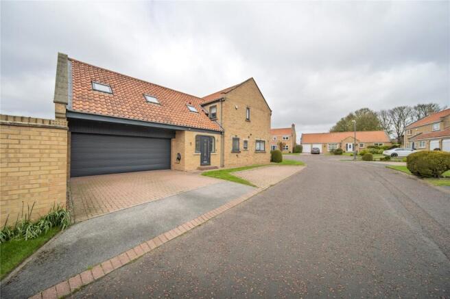5 bed property, in The Mews, £550,000