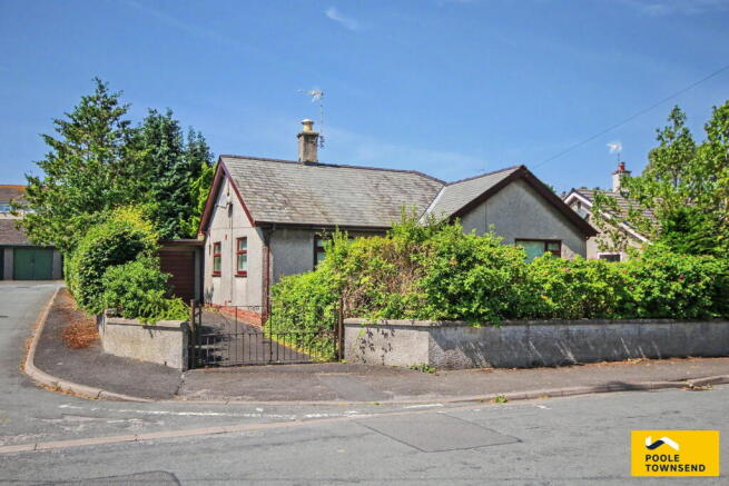 2 bed property, in Central Drive, £275,000