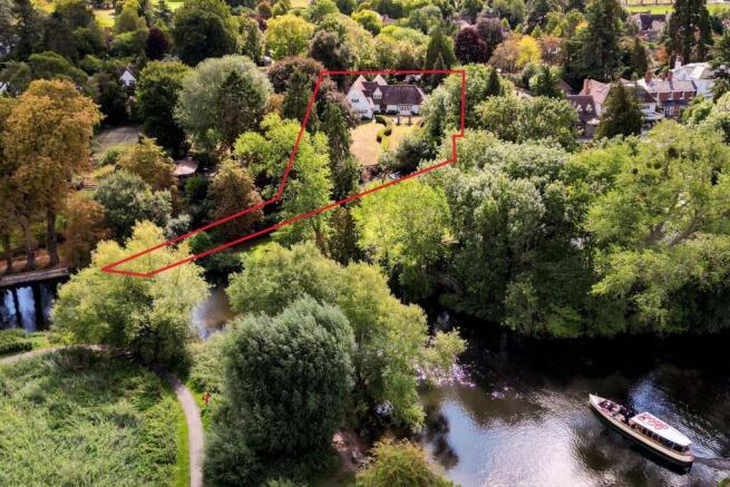 6 bed property, in Tiddington Road, £2,300,000