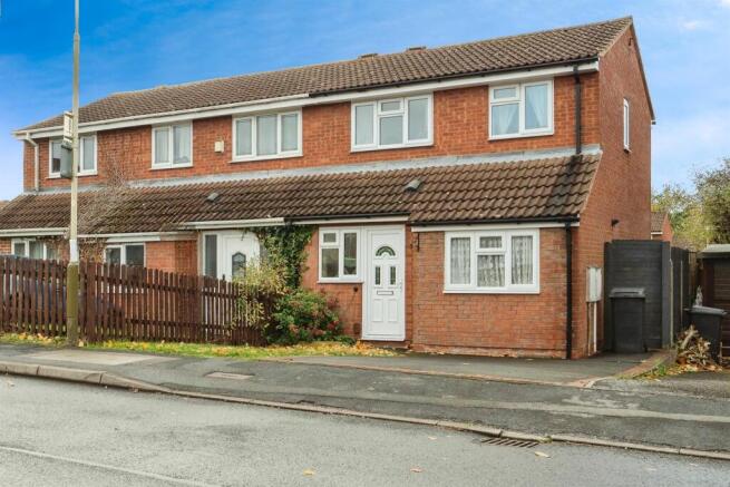 3 bed property, in The Poppins, £240,000