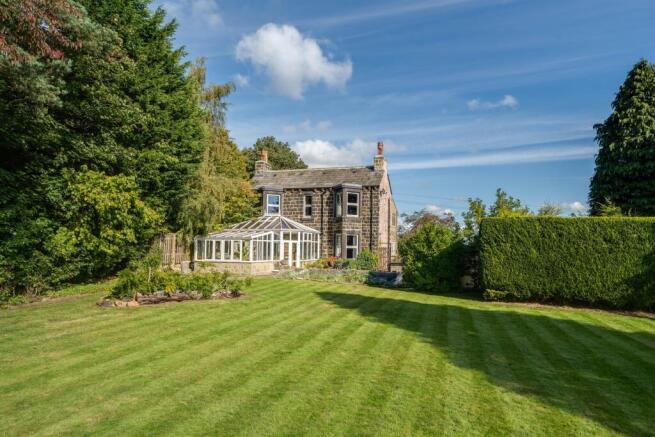 4 bed property, in Green Meadows, £1,150,000