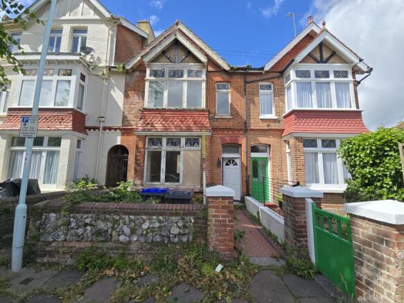 4 bed property, in 49 Warwick Gardens, £295,000