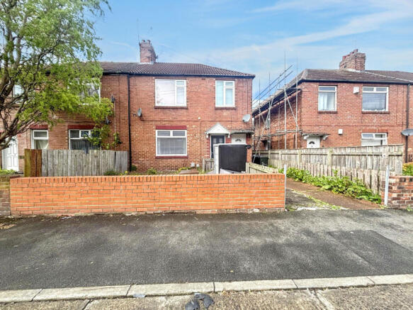 2 bed property, in Dunmorlie Street, £55,000