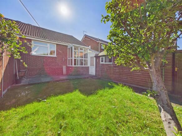 2 bed property, in Trentham Close, £165,000