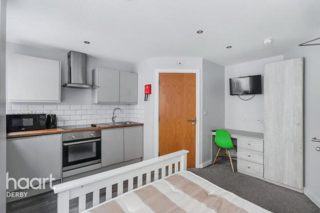 1 bed property, in Iron Gate, £60,000