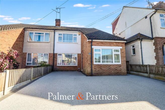 5 bed property, in Moulsham Drive, £600,000