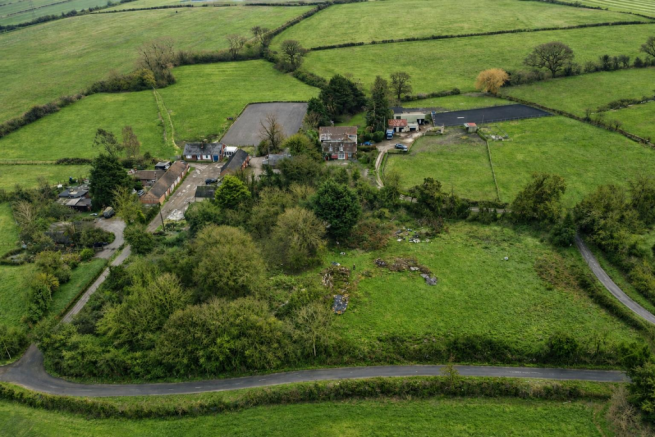 4 bed property, in The Bungalow & Paddock, £750,000