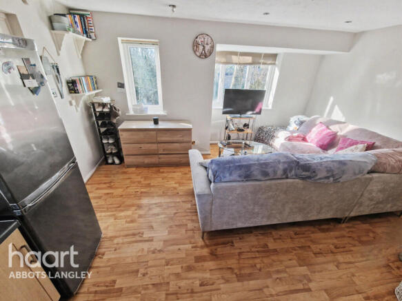 1 bed property, in Margaret Close, £275,000