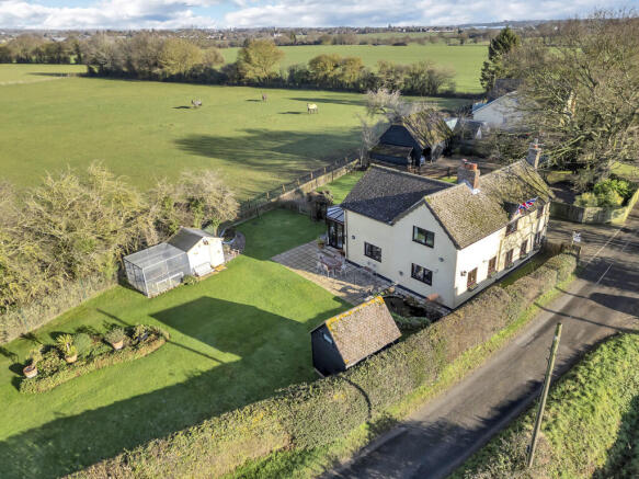 4 bed property, in Drinkstone, £675,000