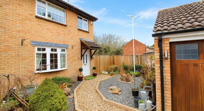 3 bed property, in Lapwing Close, £280,000