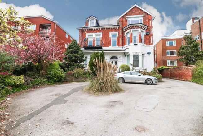 2 bed property, in Albert Road, £140,000