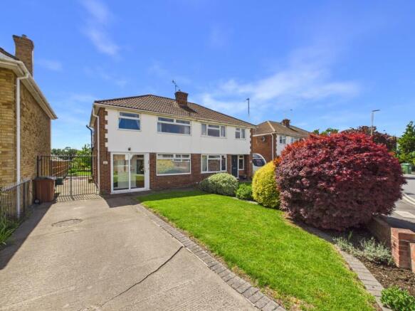 3 bed property, in Lichfield Drive, £350,000