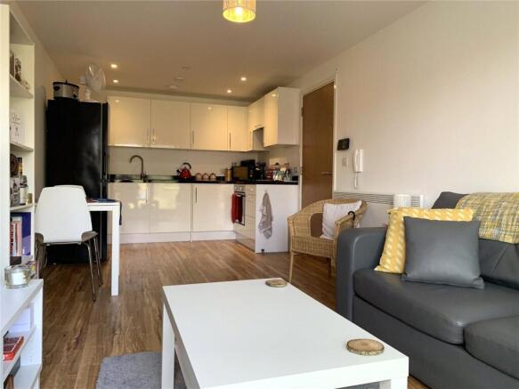 2 bed property, in Aire, £132,000
